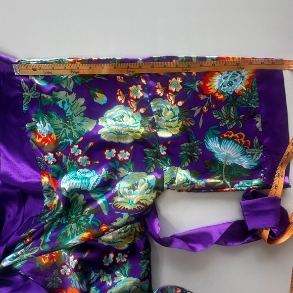 VNTG Victoria's Secret Gold Label Purple/Floral Long Sleeve Knee Length Robe- OS - Picture 8 of 8